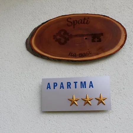 Sleeping In Village Apartman *